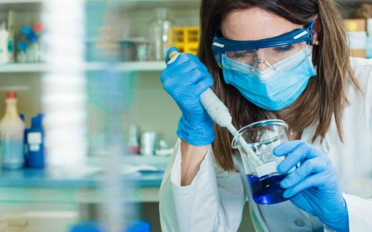 Female Chemical Engineers Female Chemist Working in a Lab, women in engineering